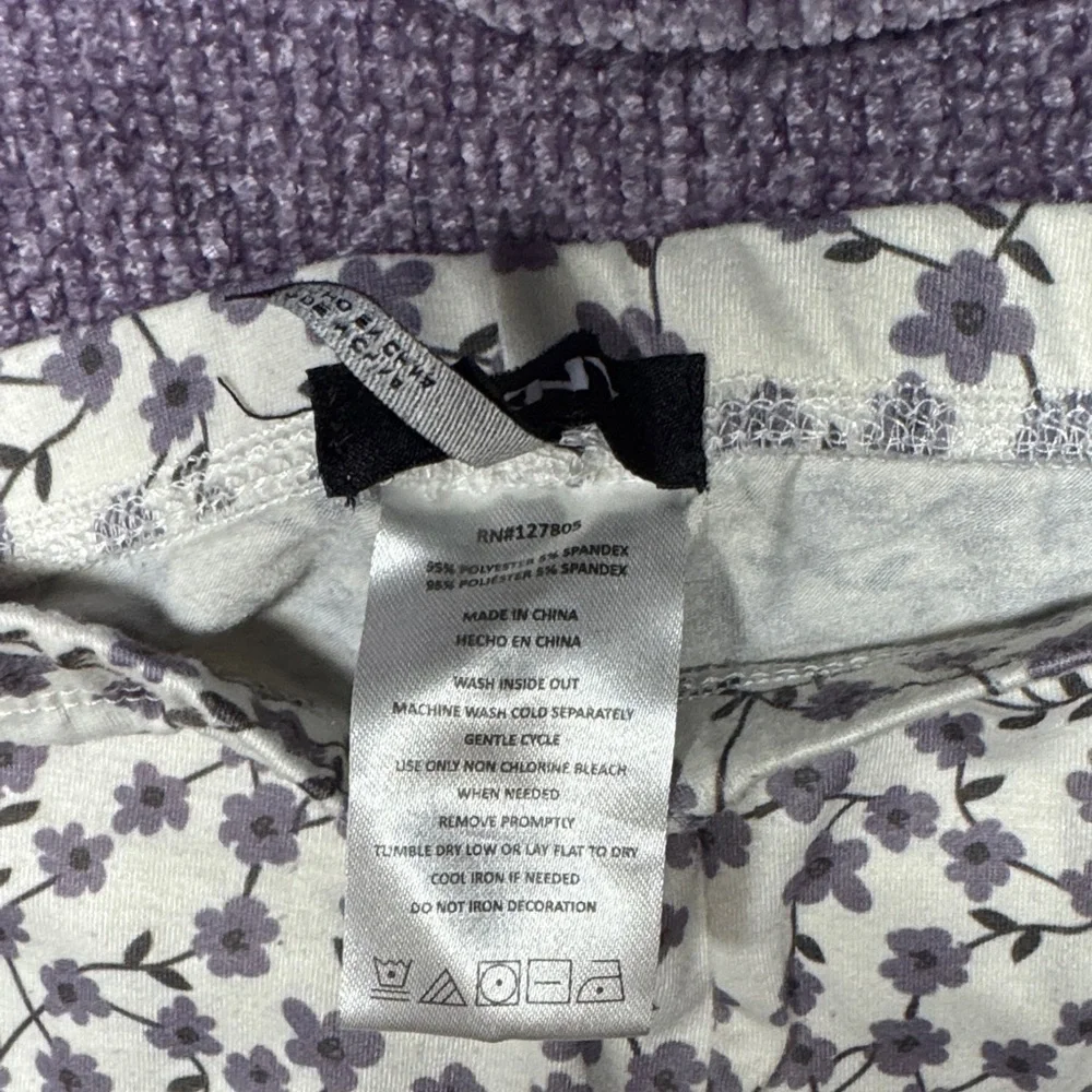 DKNY‎ Lavender Knit Top and Floral Pants